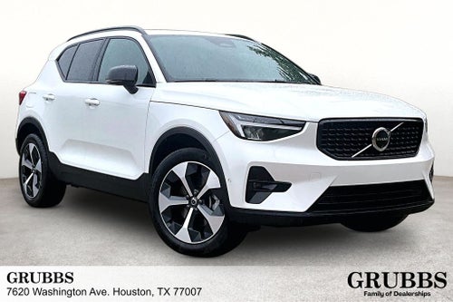 2025 Volvo XC40 B5 Plus Dark Theme