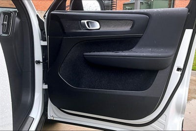 2025 Volvo XC40 B5 Plus Dark Theme