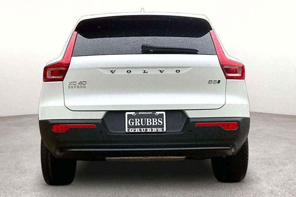 2025 Volvo XC40 B5 Plus Dark Theme
