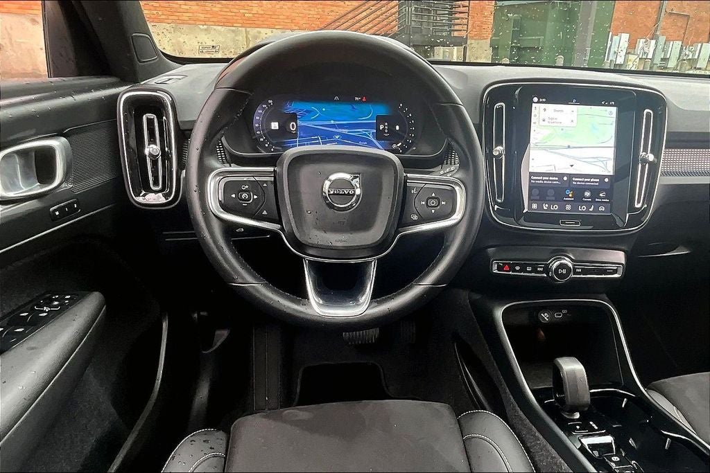 2025 Volvo XC40 B5 Plus Dark Theme