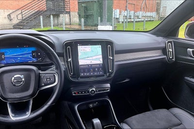 2025 Volvo XC40 B5 Plus Dark Theme