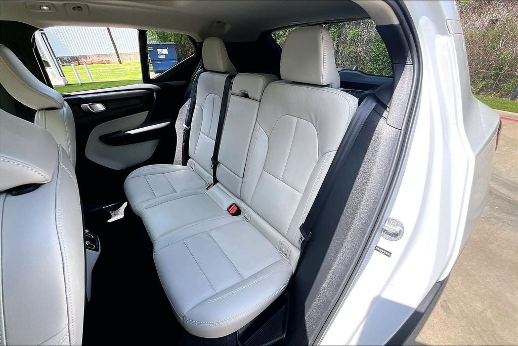 2026 Volvo XC40 B5 Plus