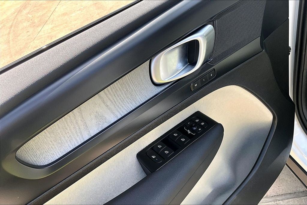 2026 Volvo XC40 B5 Plus