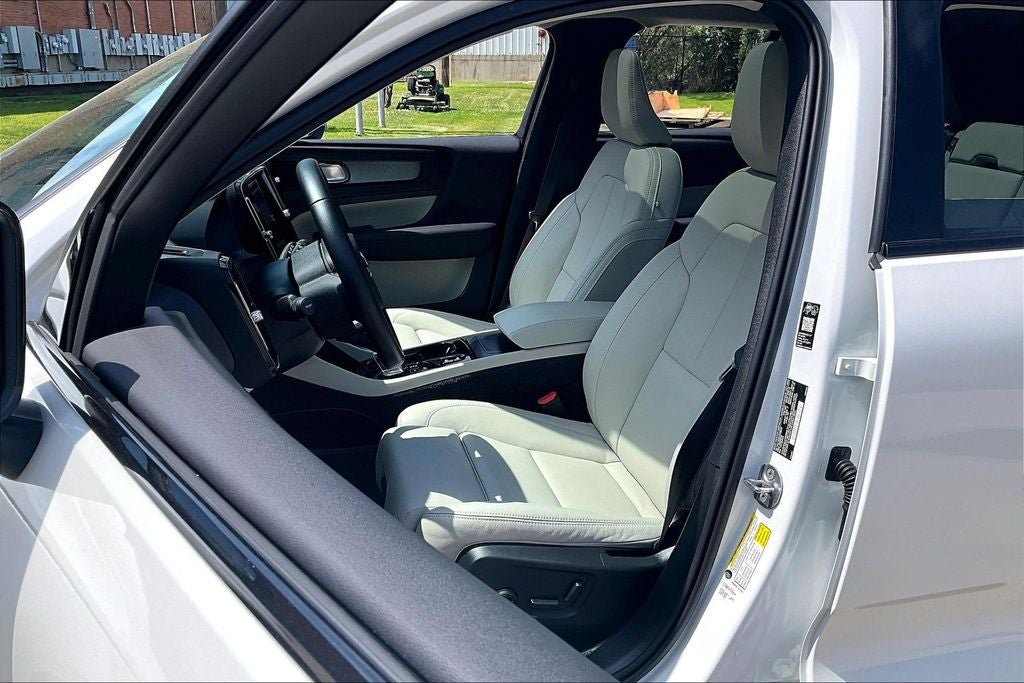 2026 Volvo XC40 B5 Plus