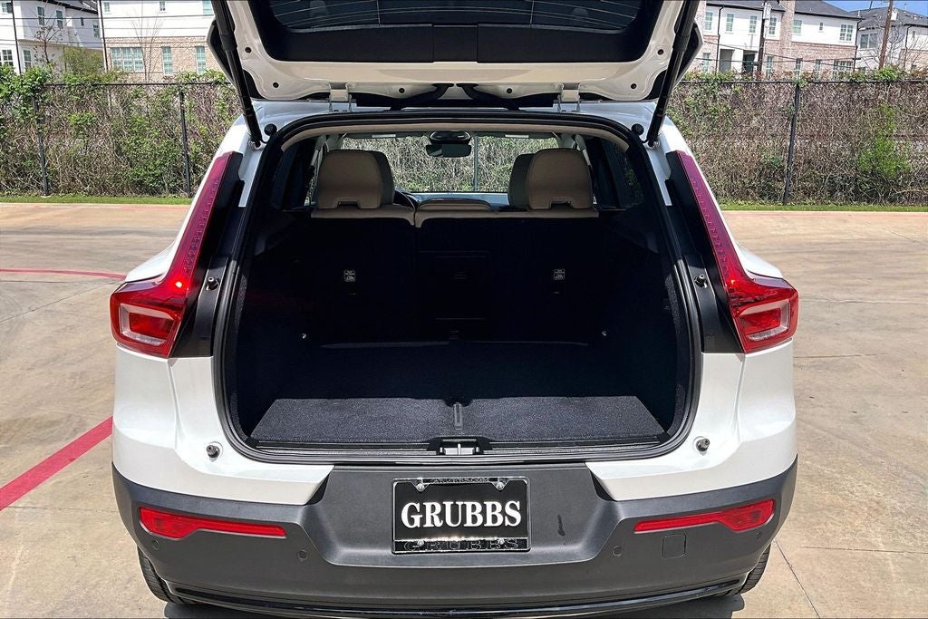 2026 Volvo XC40 B5 Plus