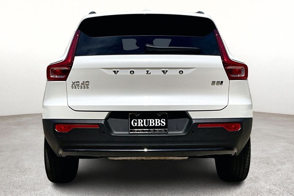 2026 Volvo XC40 B5 Plus