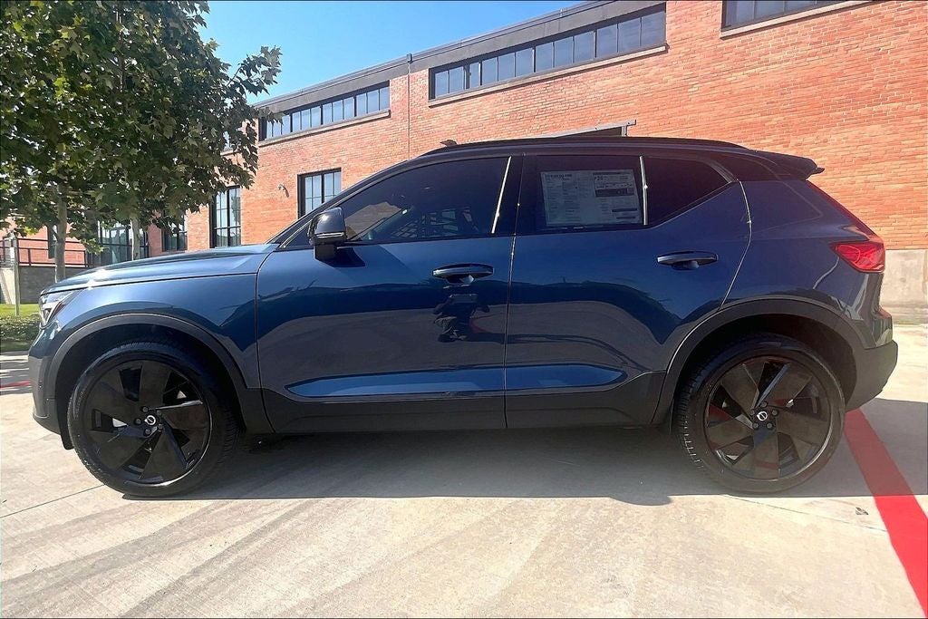 2026 Volvo XC40 B5 Ultra Black Edition