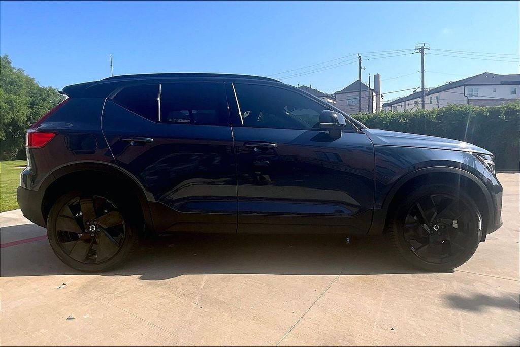 2026 Volvo XC40 B5 Ultra Black Edition