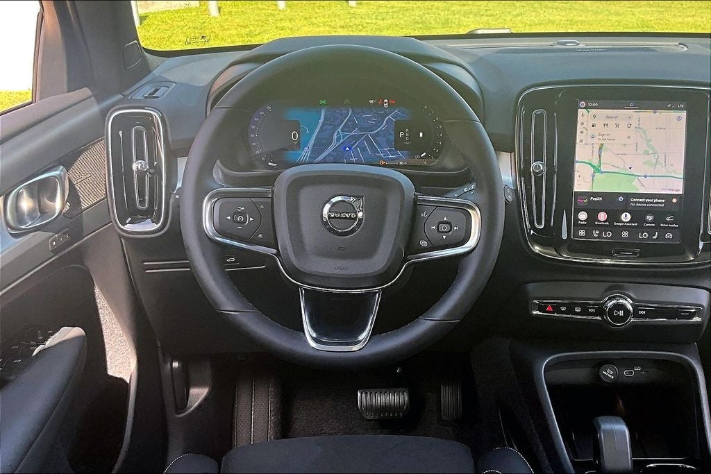 2026 Volvo XC40 B5 Ultra Black Edition