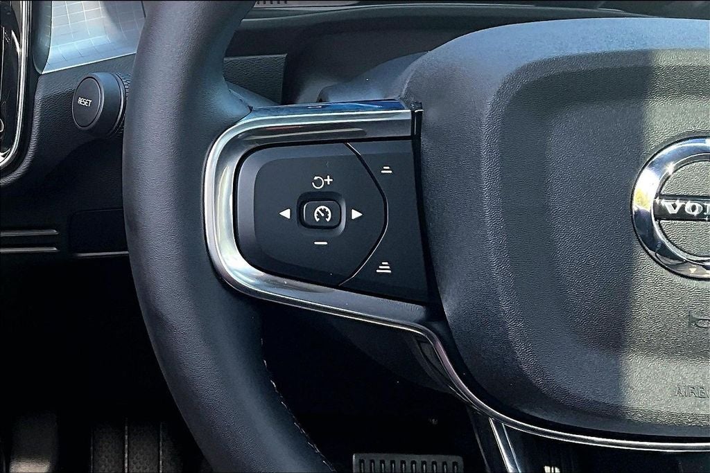 2026 Volvo XC40 B5 Ultra Black Edition