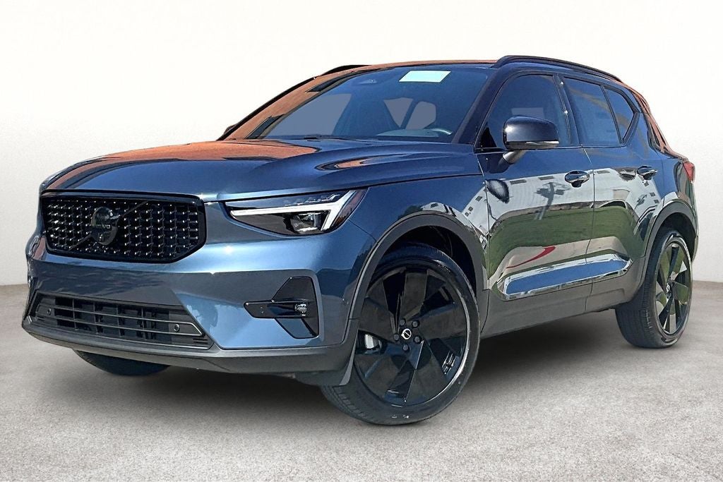 2026 Volvo XC40 B5 Ultra Black Edition