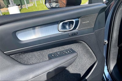 2026 Volvo XC40 B5 Ultra Black Edition