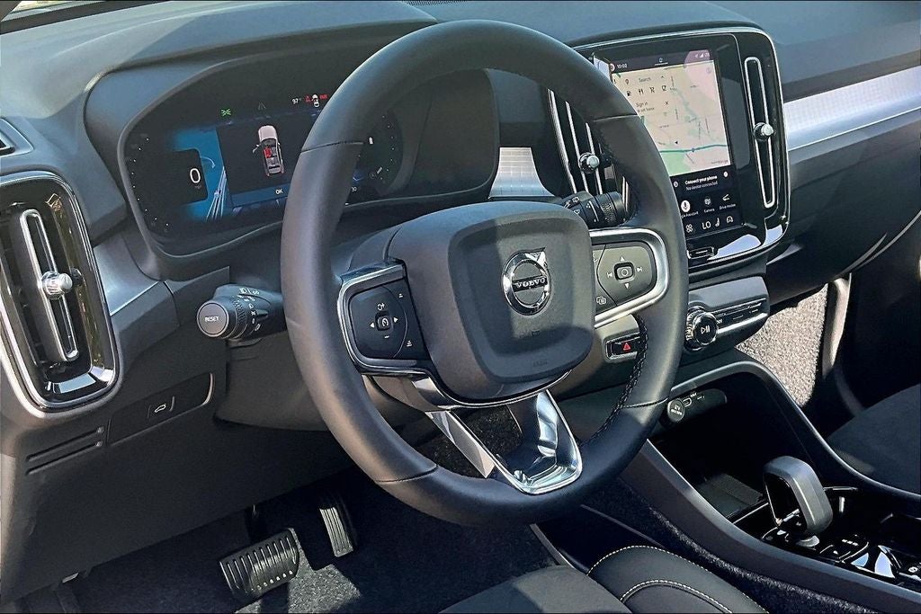 2026 Volvo XC40 B5 Ultra Black Edition