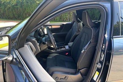 2026 Volvo XC40 B5 Ultra Black Edition