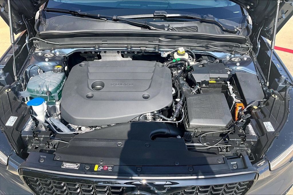 2026 Volvo XC40 B5 Ultra Black Edition
