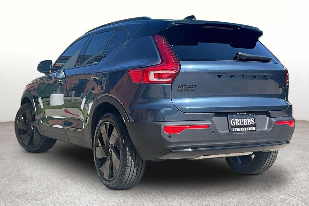 2026 Volvo XC40 B5 Ultra Black Edition