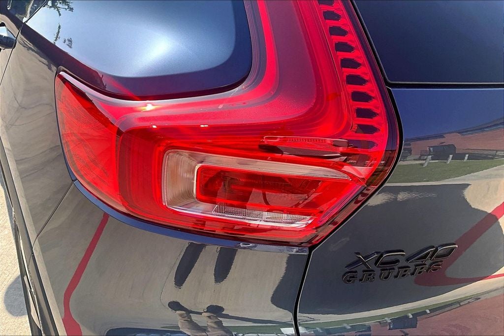 2026 Volvo XC40 B5 Ultra Black Edition
