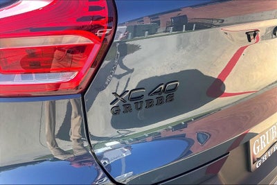 2026 Volvo XC40 B5 Ultra Black Edition