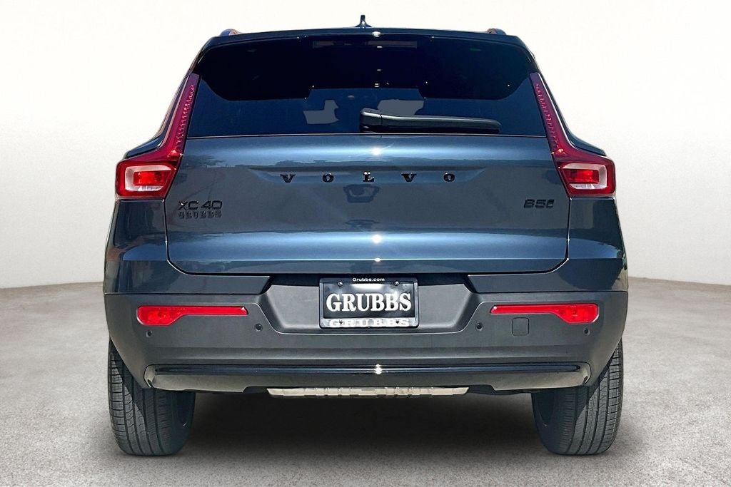 2026 Volvo XC40 B5 Ultra Black Edition