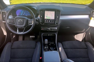 2026 Volvo XC40 B5 Ultra Black Edition