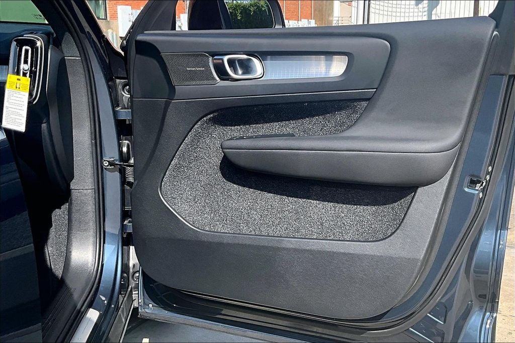 2026 Volvo XC40 B5 Ultra Black Edition