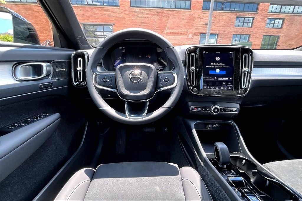 2026 Volvo XC40 B5 Ultra Black Edition