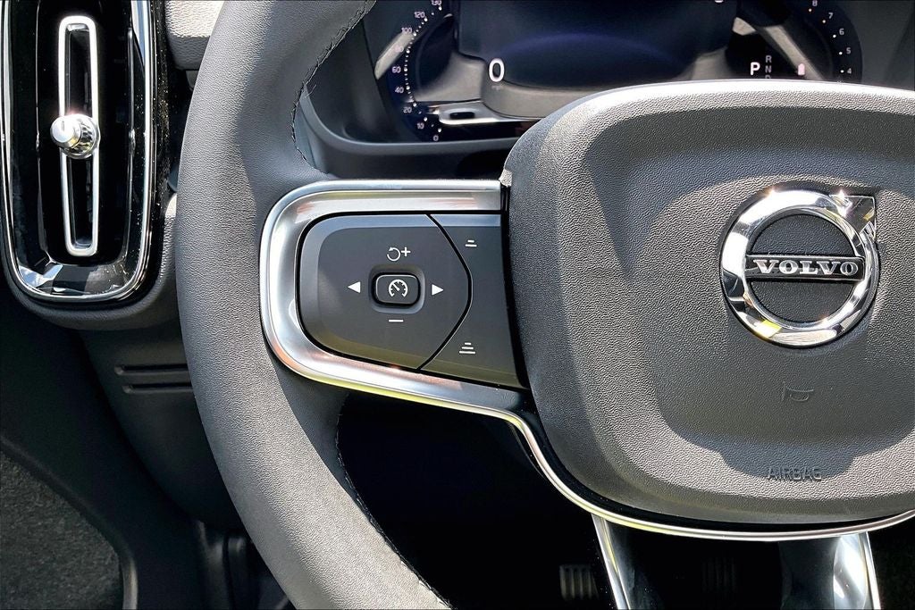 2026 Volvo XC40 B5 Ultra Black Edition