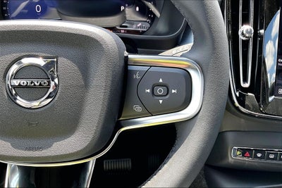 2026 Volvo XC40 B5 Ultra Black Edition