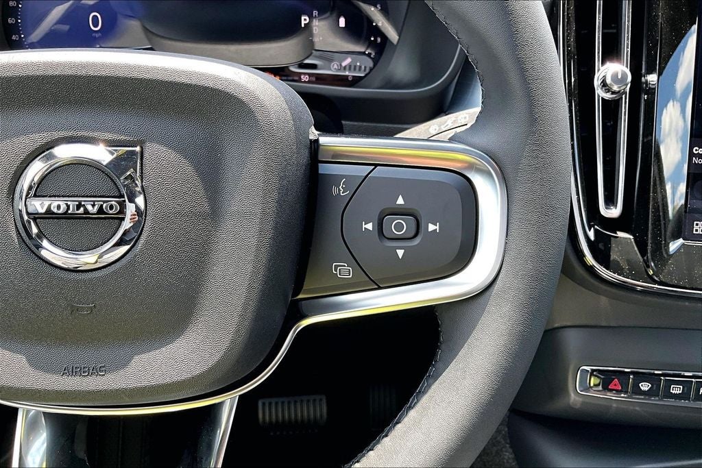2026 Volvo XC40 B5 Ultra Black Edition