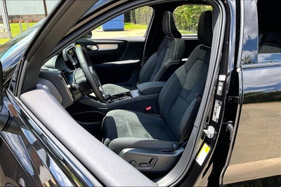 2026 Volvo XC40 B5 Ultra Black Edition