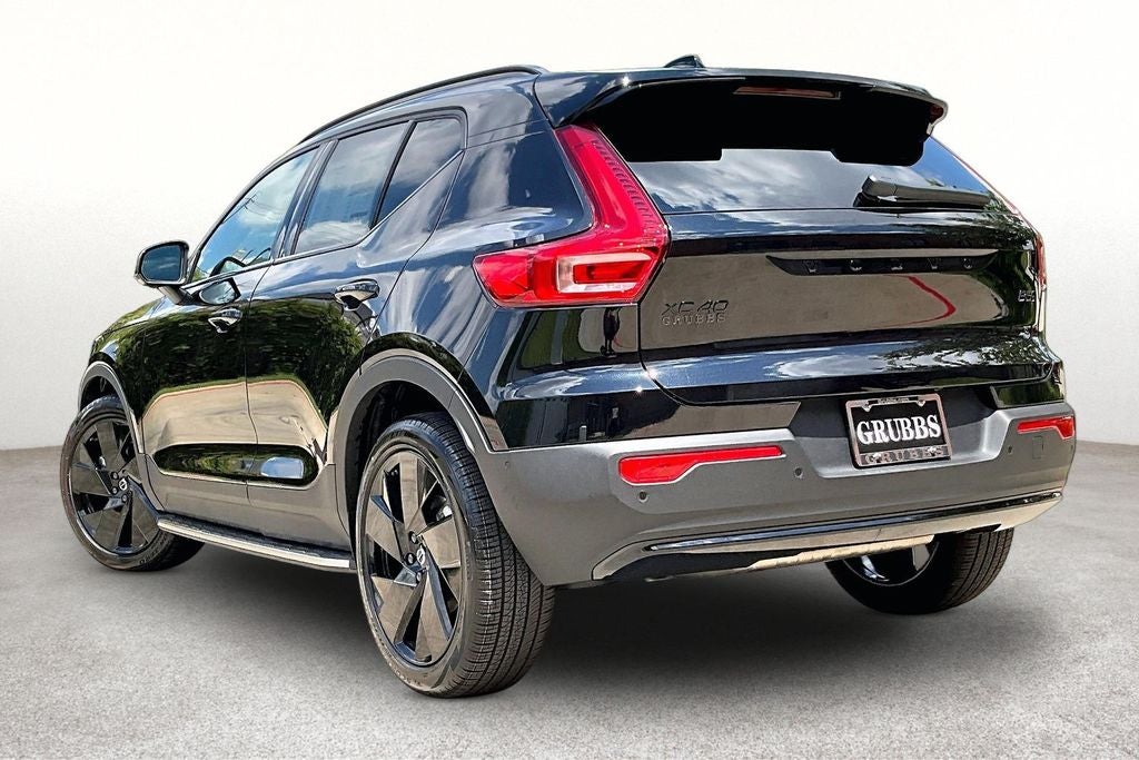 2026 Volvo XC40 B5 Ultra Black Edition