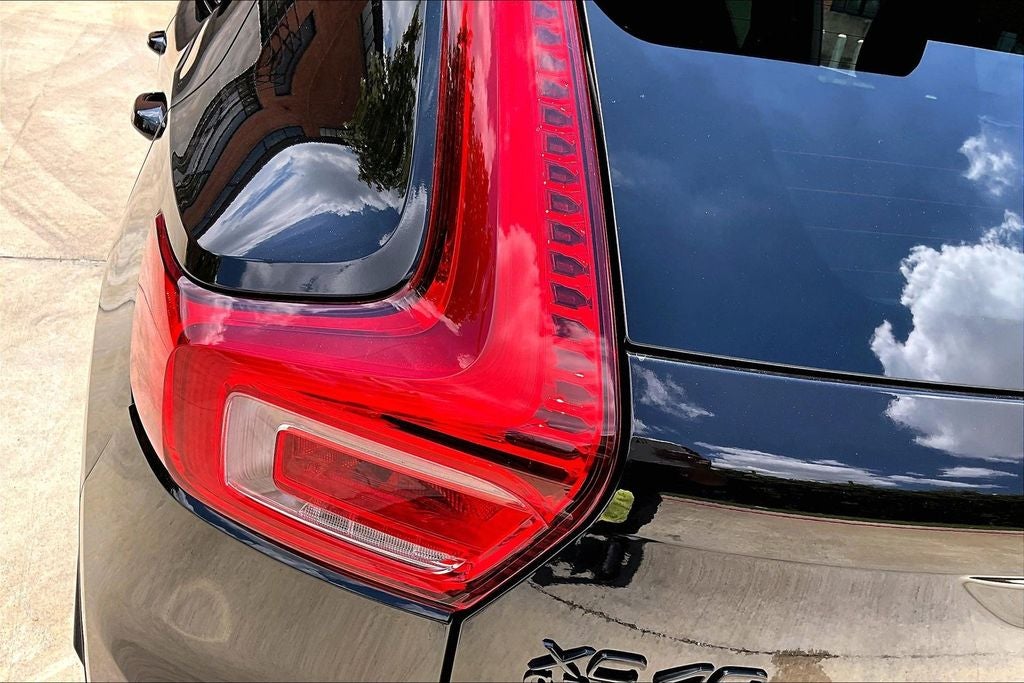 2026 Volvo XC40 B5 Ultra Black Edition