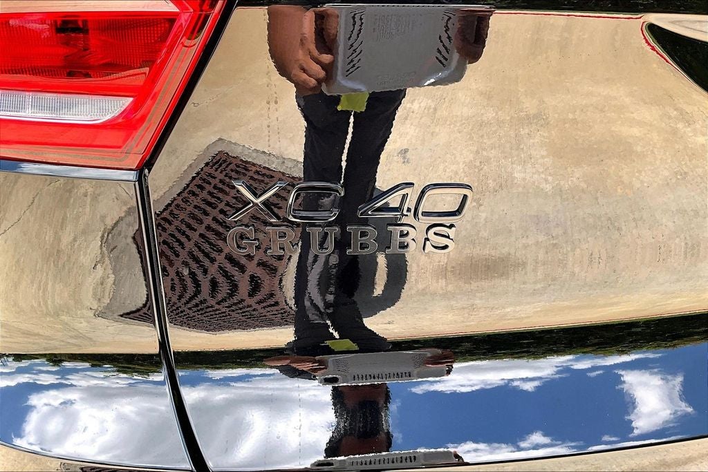 2026 Volvo XC40 B5 Ultra Black Edition