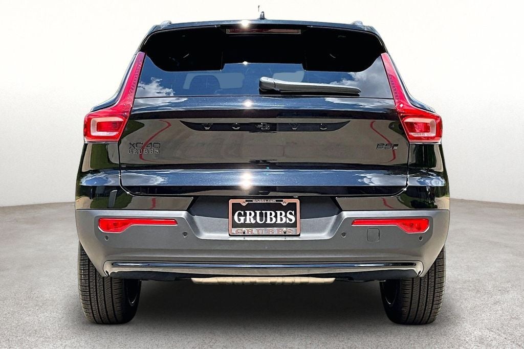 2026 Volvo XC40 B5 Ultra Black Edition