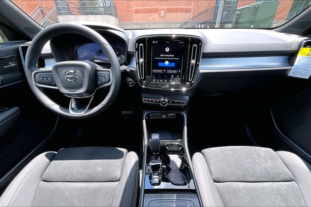 2026 Volvo XC40 B5 Ultra Black Edition