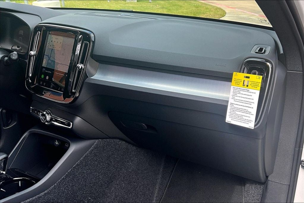 2026 Volvo XC40 B5 Ultra Black Edition