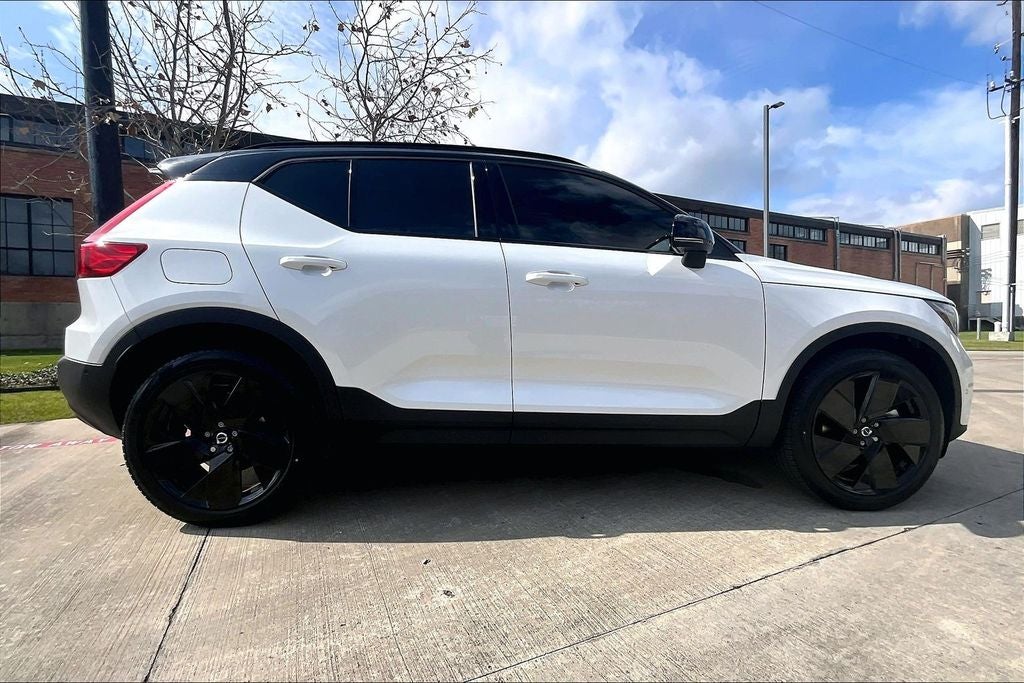 2026 Volvo XC40 B5 Ultra Black Edition