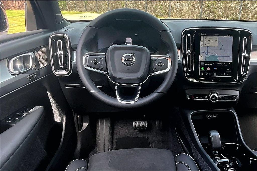 2026 Volvo XC40 B5 Ultra Black Edition