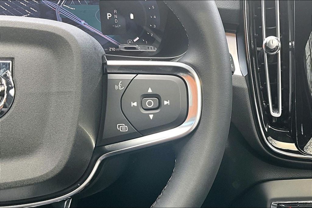 2026 Volvo XC40 B5 Ultra Black Edition