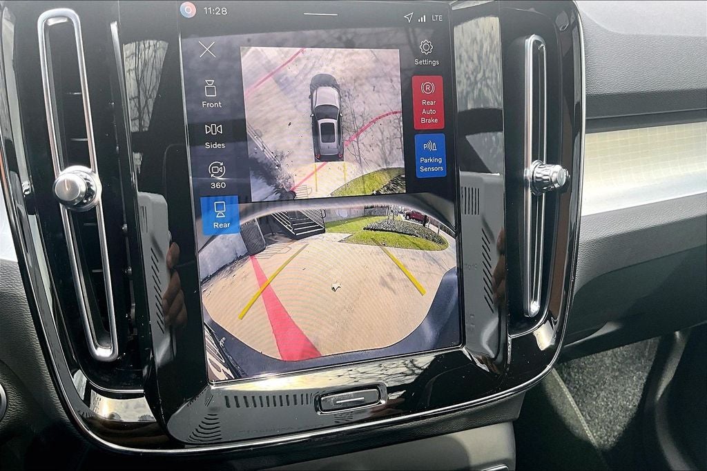 2026 Volvo XC40 B5 Ultra Black Edition