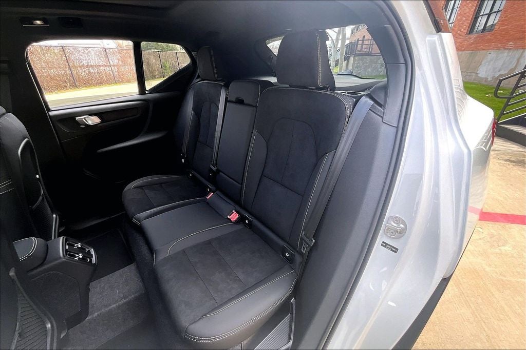 2026 Volvo XC40 B5 Ultra Black Edition