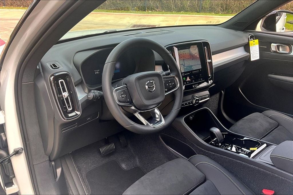 2026 Volvo XC40 B5 Ultra Black Edition