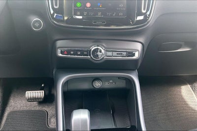 2026 Volvo XC40 B5 Ultra Black Edition