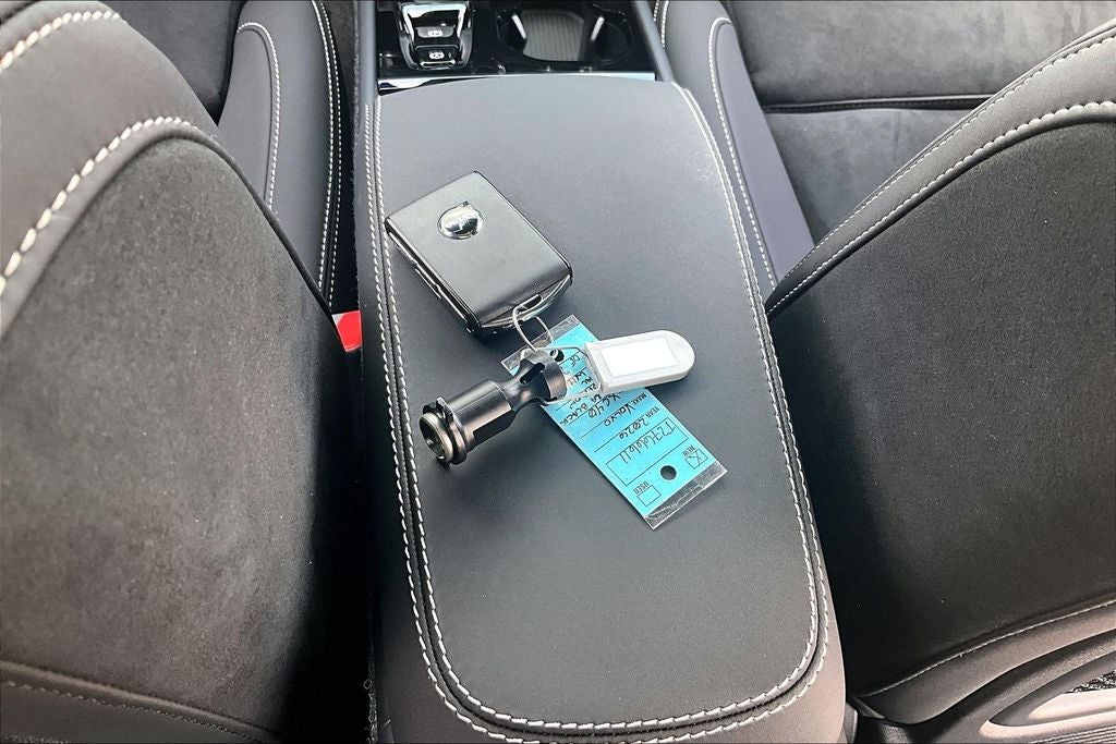 2026 Volvo XC40 B5 Ultra Black Edition