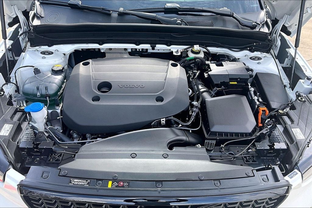 2026 Volvo XC40 B5 Ultra Black Edition