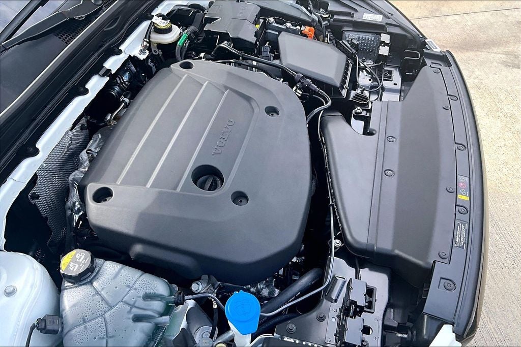 2026 Volvo XC40 B5 Ultra Black Edition