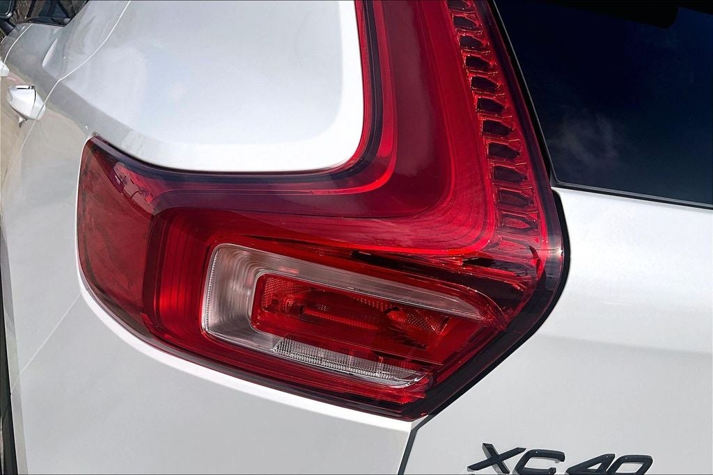 2026 Volvo XC40 B5 Ultra Black Edition