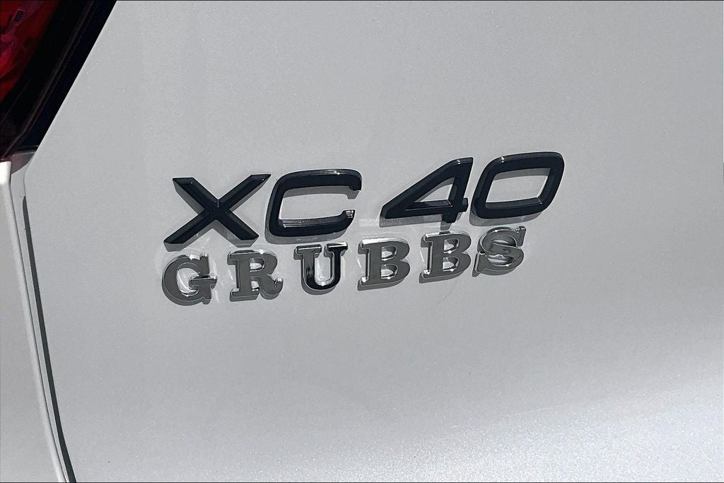 2026 Volvo XC40 B5 Ultra Black Edition