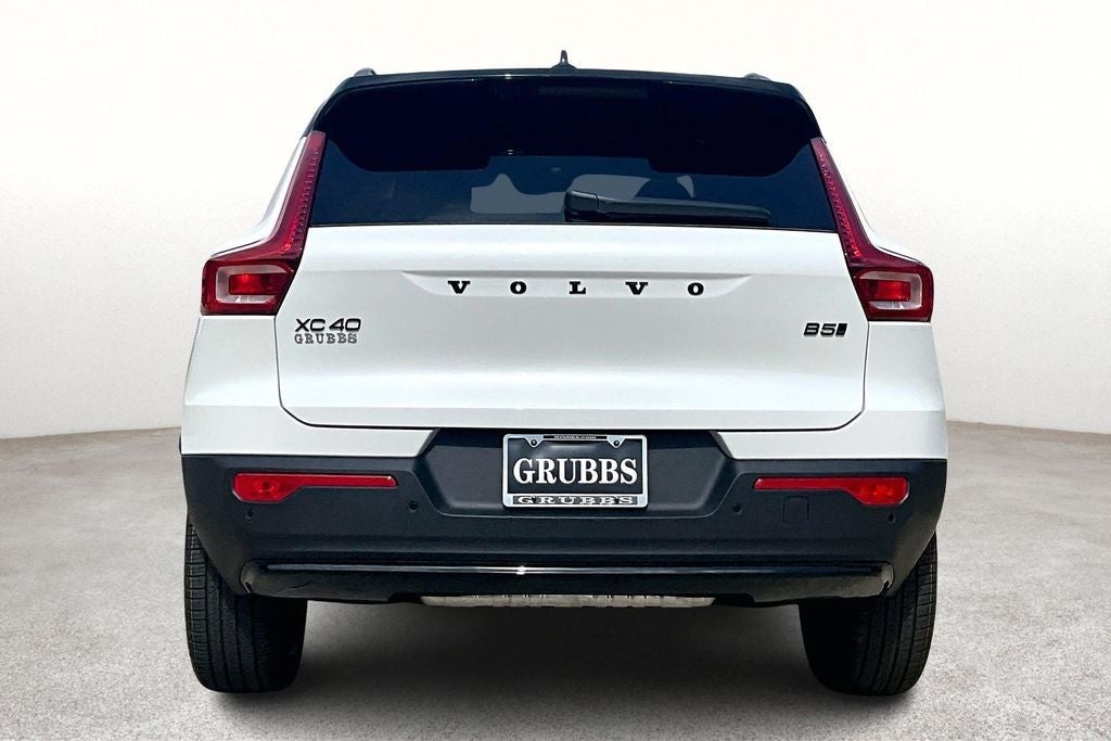 2026 Volvo XC40 B5 Ultra Black Edition