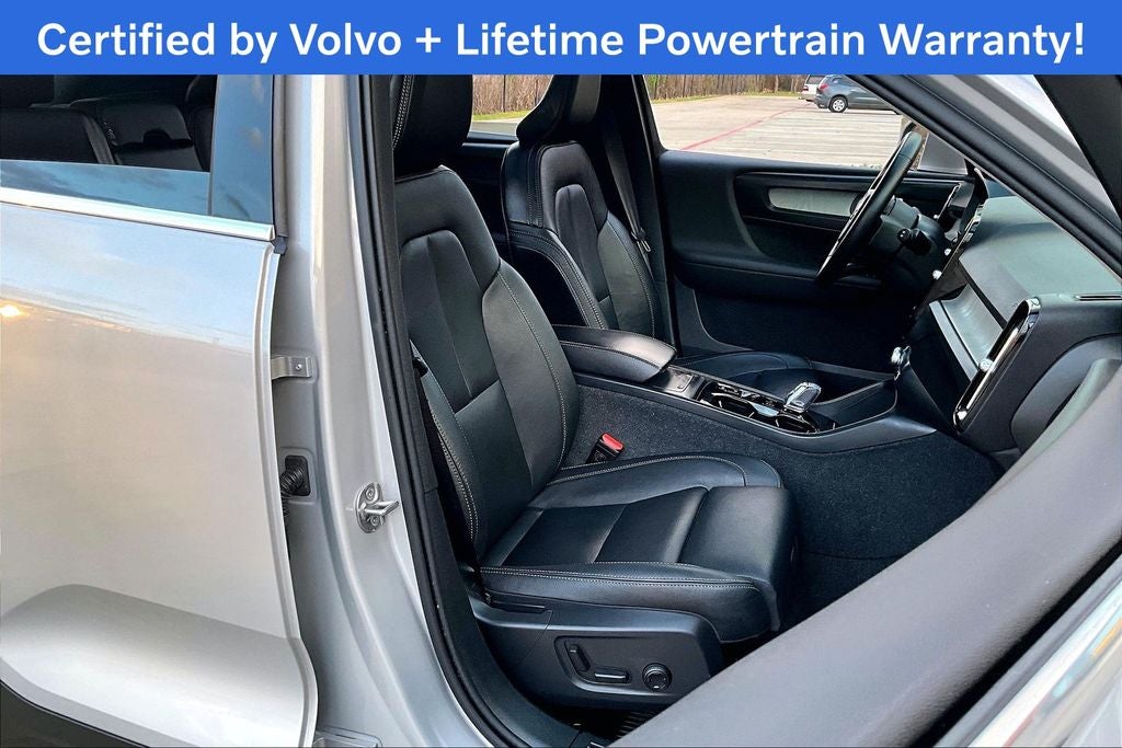 2025 Volvo XC40 B5 Plus Bright Theme